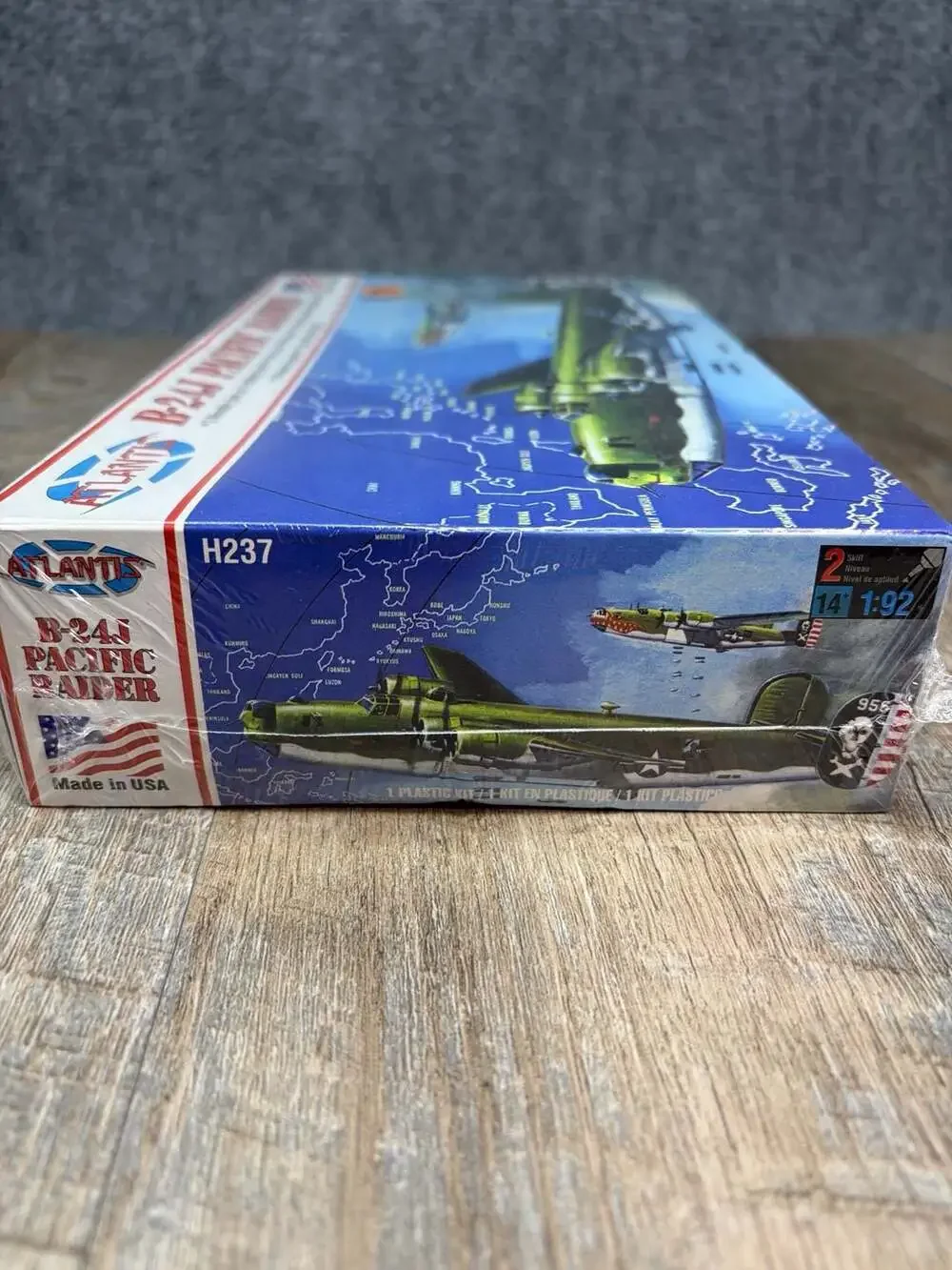 Atlantis 1:92 B-24J Liberator Pacific Raider Model Kit  New & Sealed made in USA